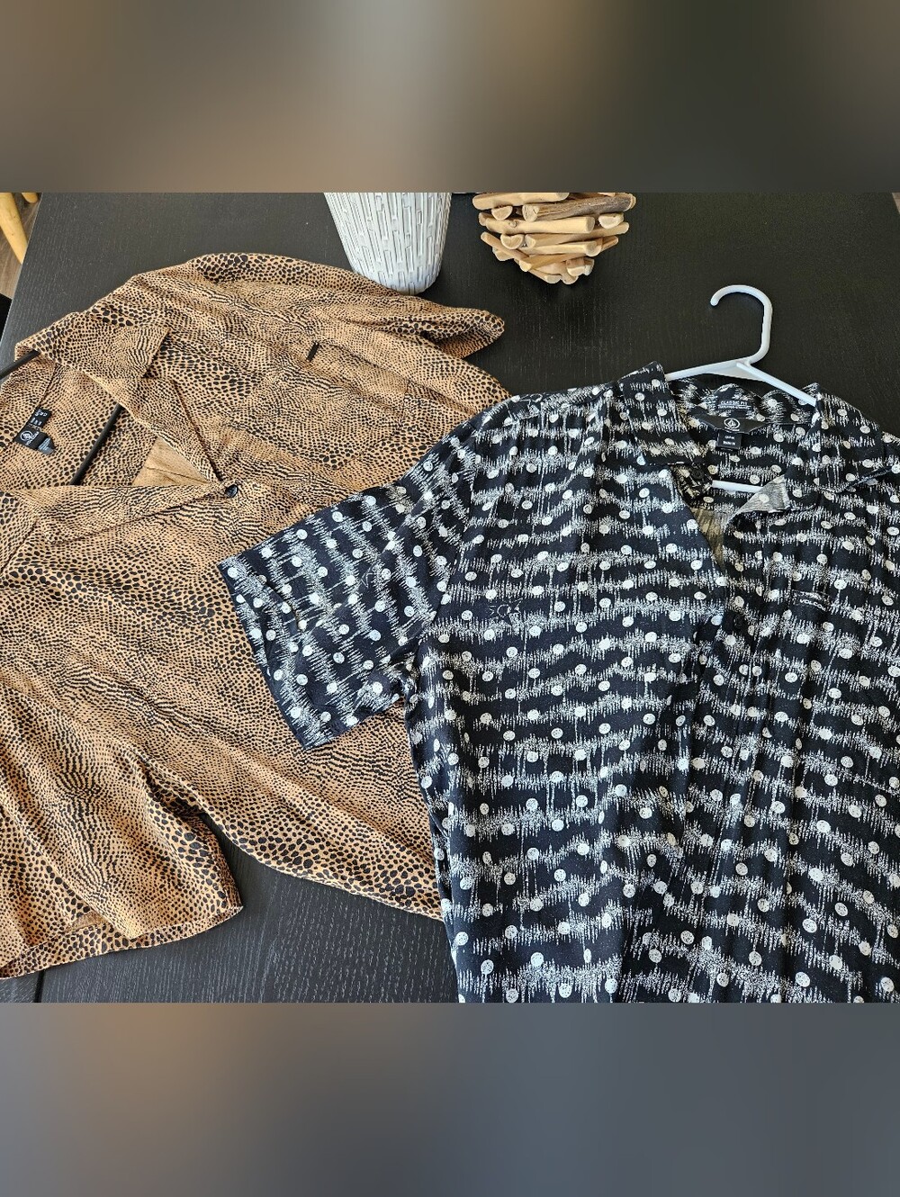 2 NEW Volcom Abstract Print Button-Up Shirts